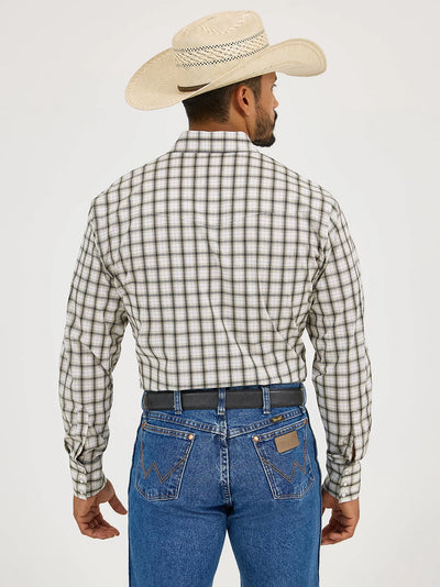Wrangler Men's Wrinkle Resist Plaid Western Shirt