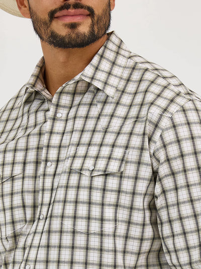 Wrangler Men's Wrinkle Resist Plaid Western Shirt