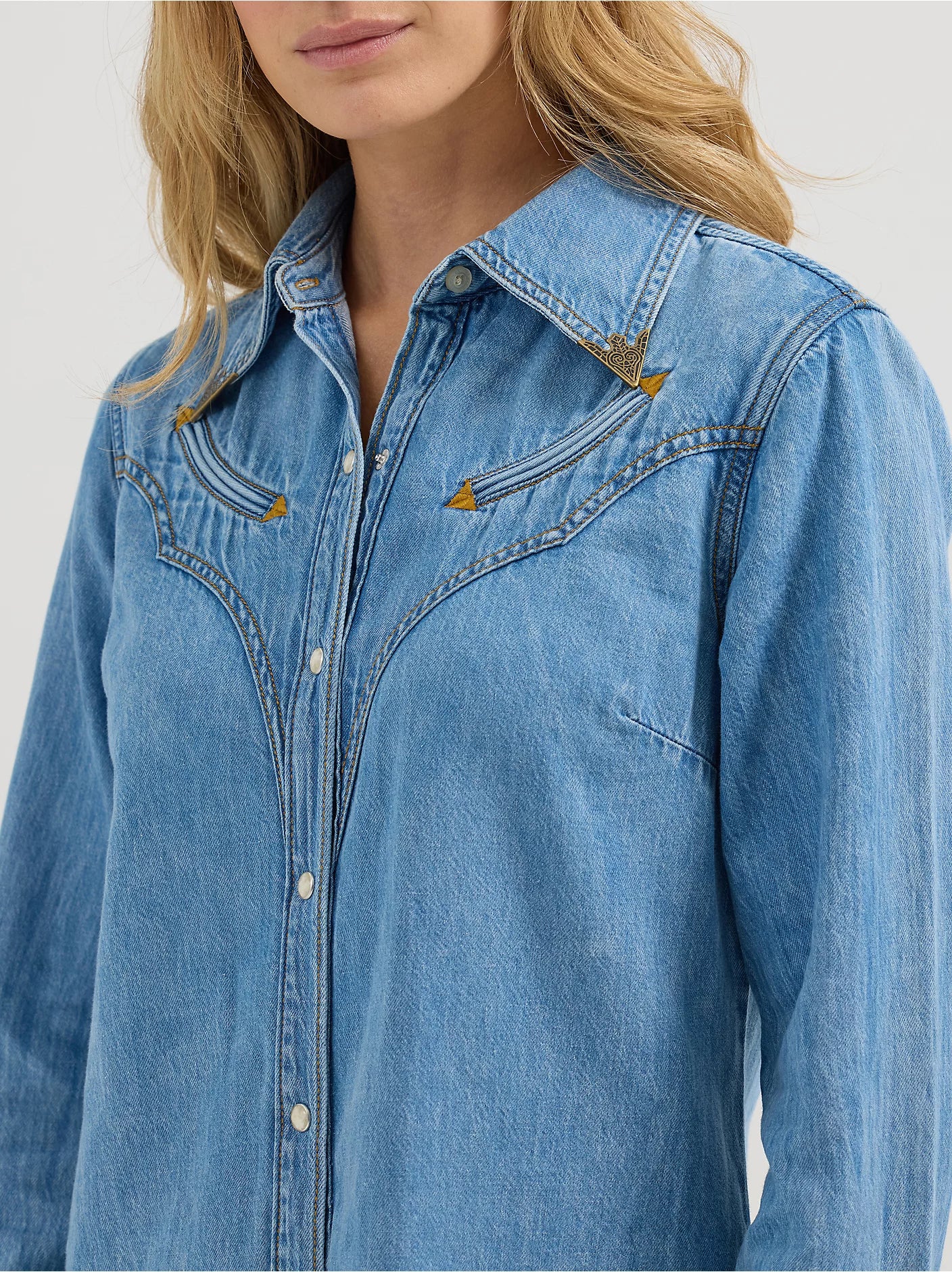 Wrangler X Women's Lainey Wilson Moxie Denim Shirt - Centerville Wrangler X Women's Lainey Wilson Moxie Denim Shirt - Centerville