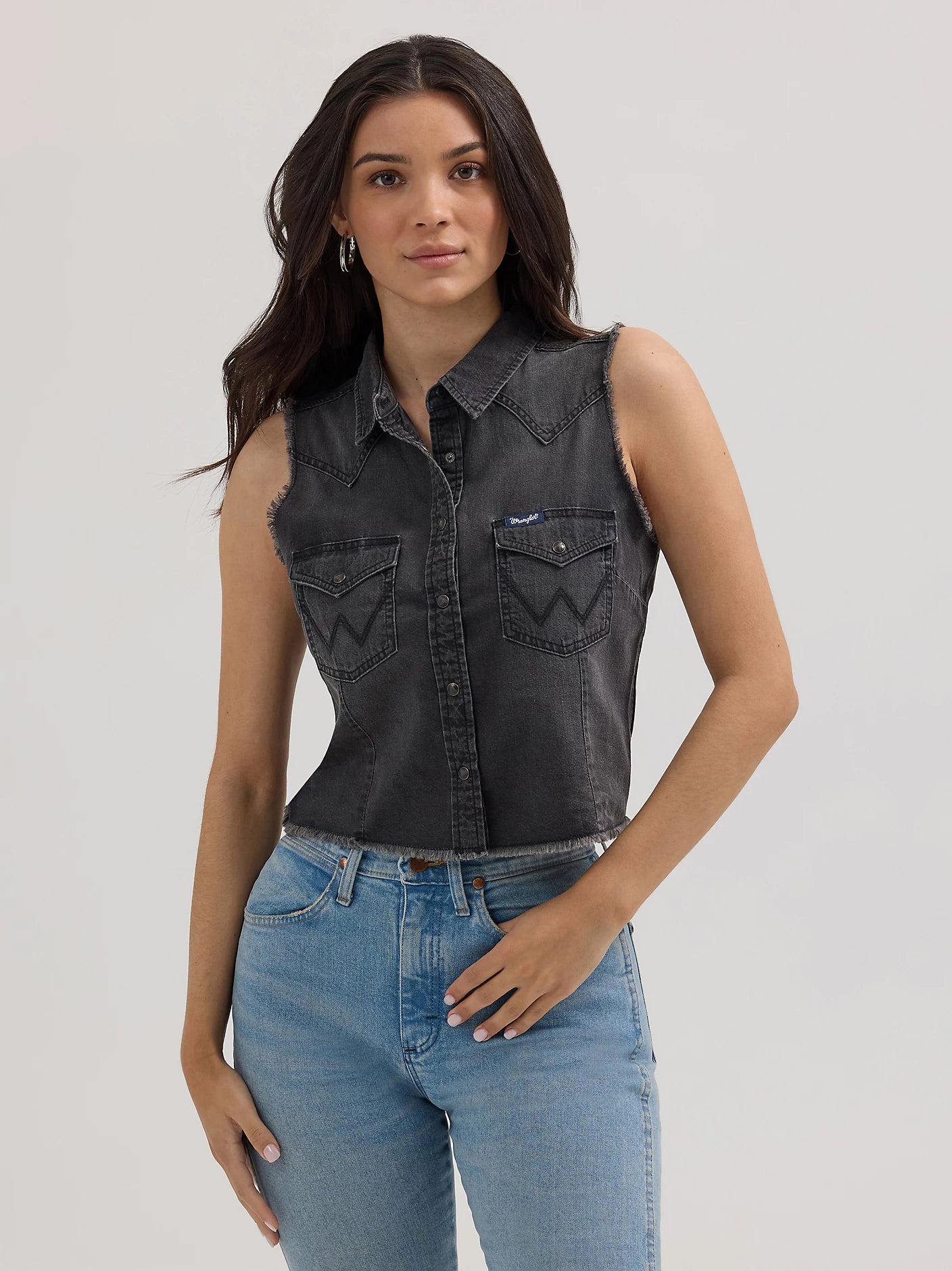 Wrangler Women's Frayed Denim Crop Western Snap Tank