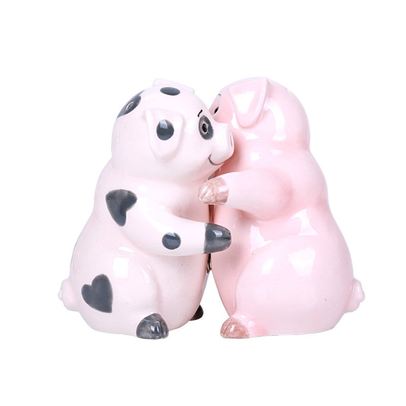 Pacific Trading Magnetic Hugging Pigs Salt & Pepper Set