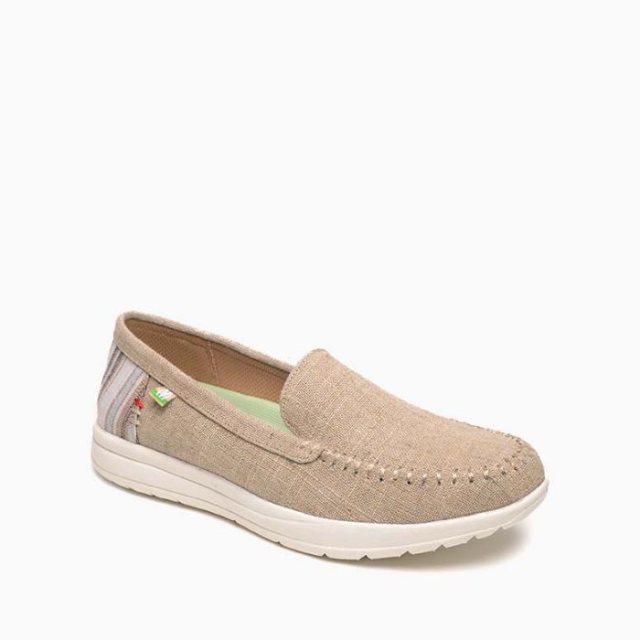 Minnetonka Moccasin Discover Casual Shoe